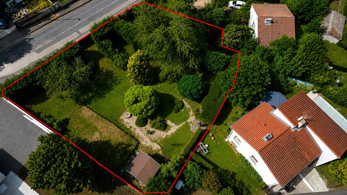 Terrain constructible de 794m2 Le Puy en Velay - photo 2