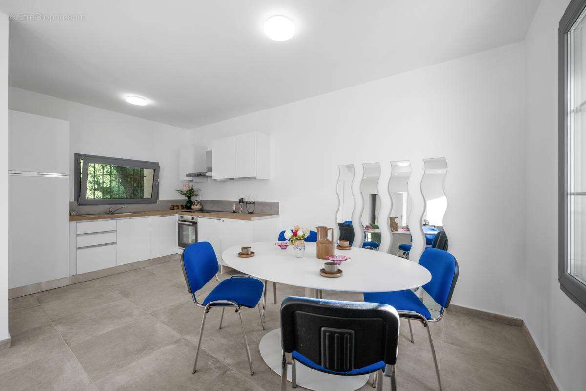 Appartement à TOURRETTE-LEVENS