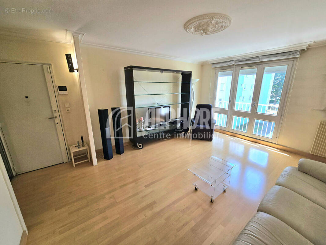 Appartement à REZE