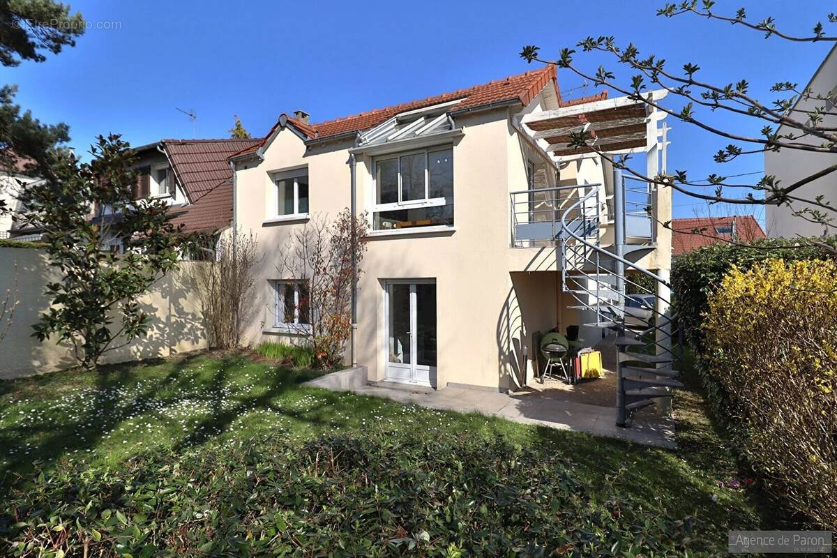 Maison à VERRIERES-LE-BUISSON