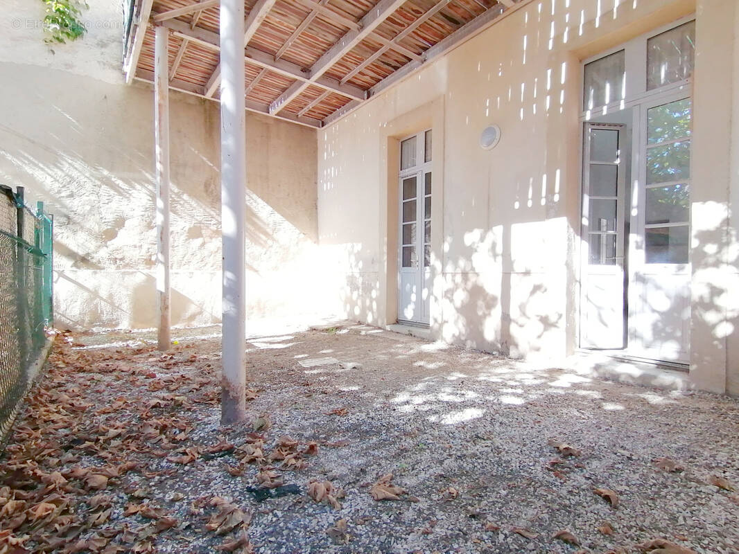 Appartement à ROQUEMAURE