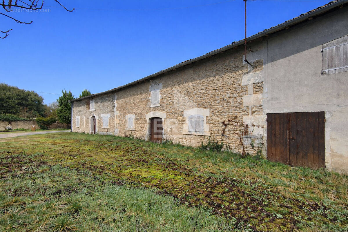 Maison à JAVREZAC
