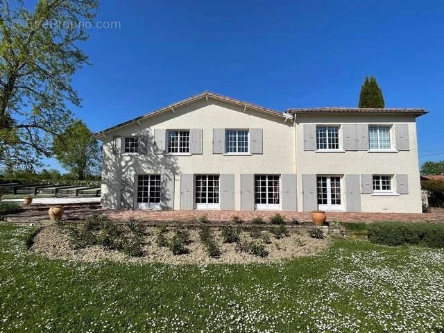 Maison à FRONTENAY-ROHAN-ROHAN