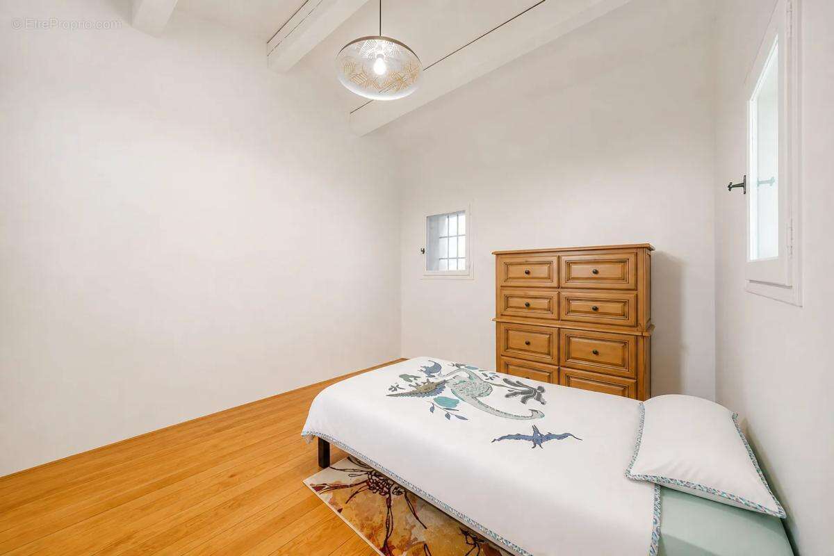 Maison de 6 pièces de 256 m² à Le Bar-sur-Loup - photo 35