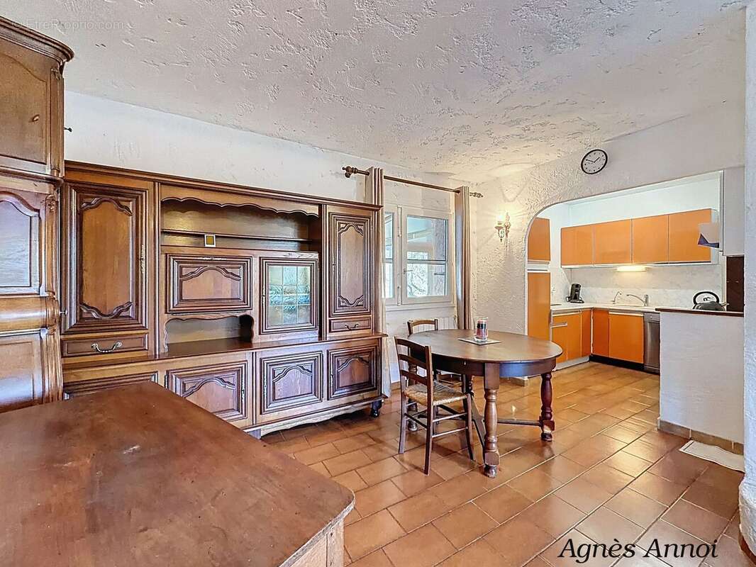 Maison à MEOUNES-LES-MONTRIEUX