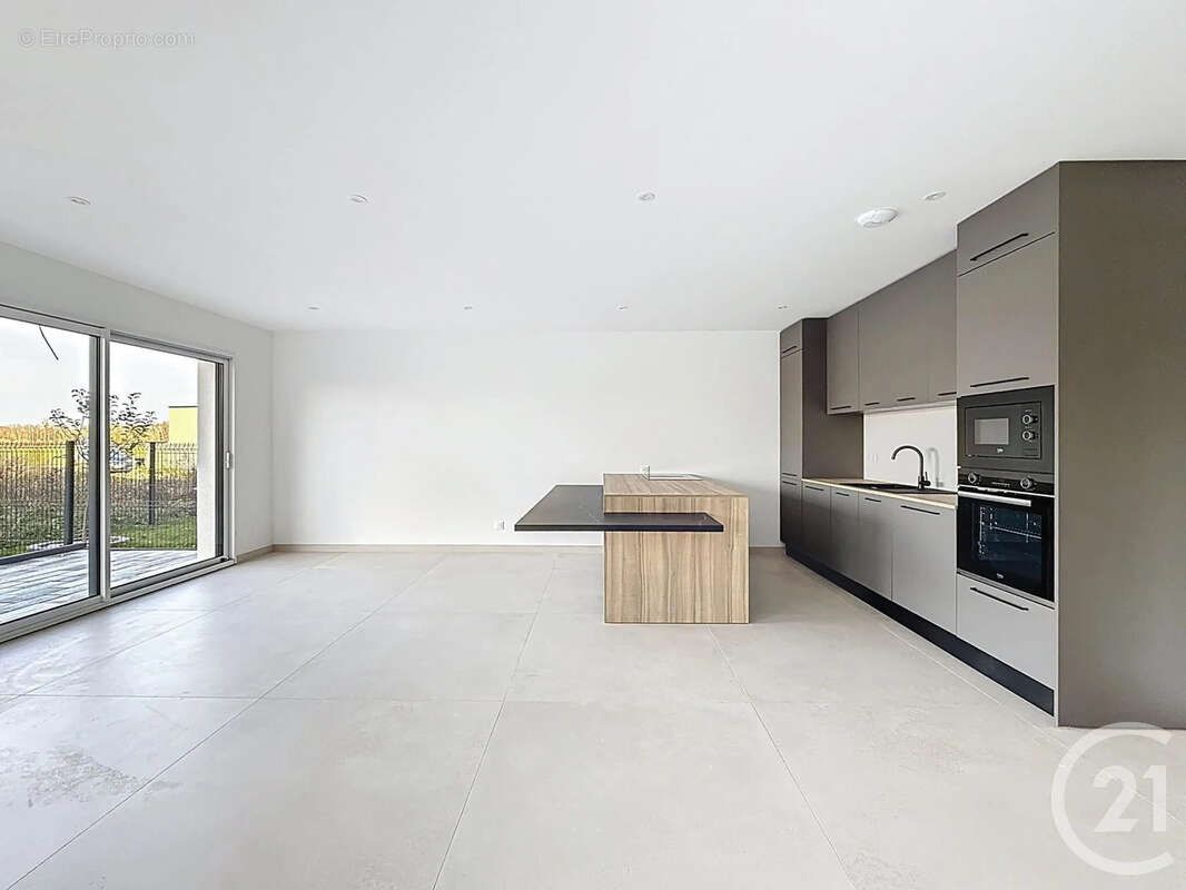 Maison à SAINT-JULIEN