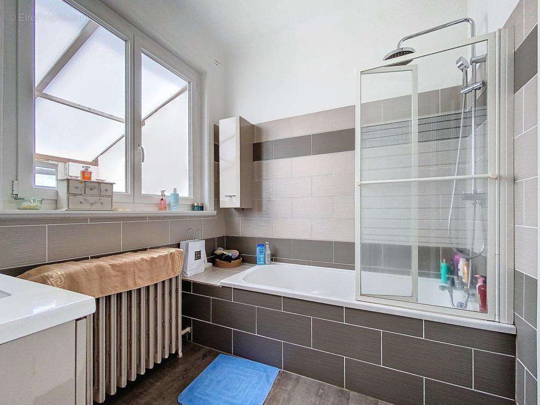 Maison à LA CHAPELLE-D'ARMENTIERES