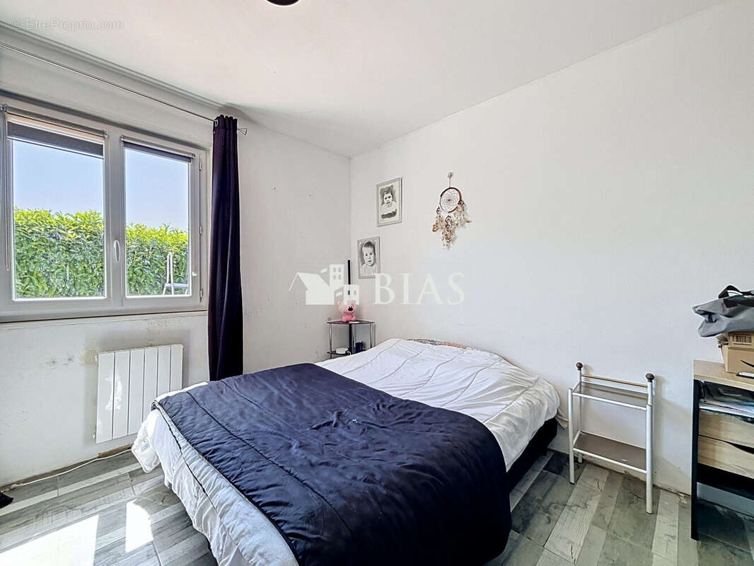 CHAMBRE 1 - Maison à LA HAYE-MALHERBE
