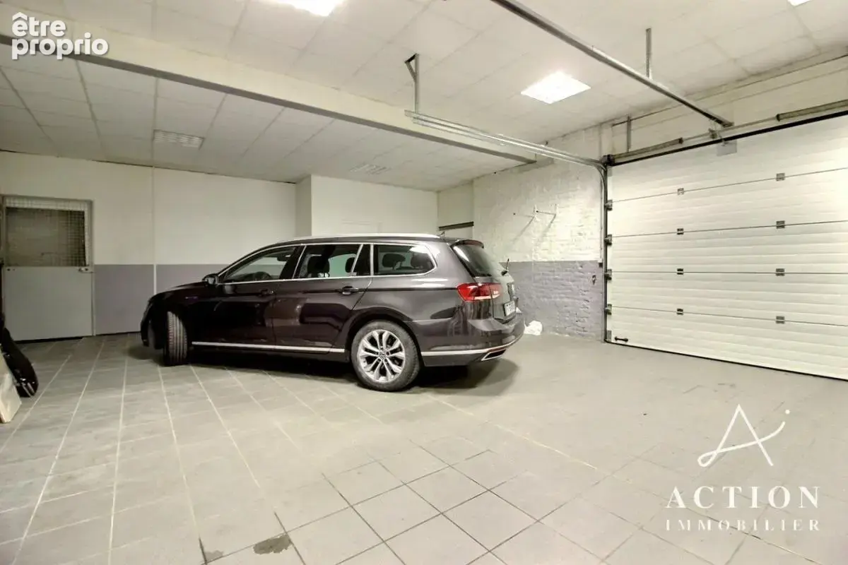 Maison individuelle  de 120m² cachée de la rue – Emplacement idéal - garage 3 véhicules - Lille Centre - photo 8