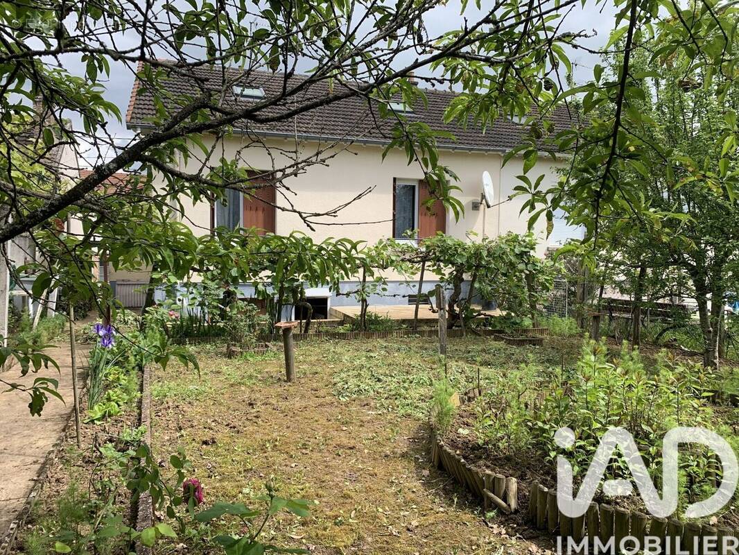 Photo 1 - Maison à VILLENEUVE-LA-GUYARD
