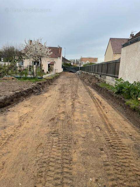 Terrain à NEUVILLE-SUR-OISE