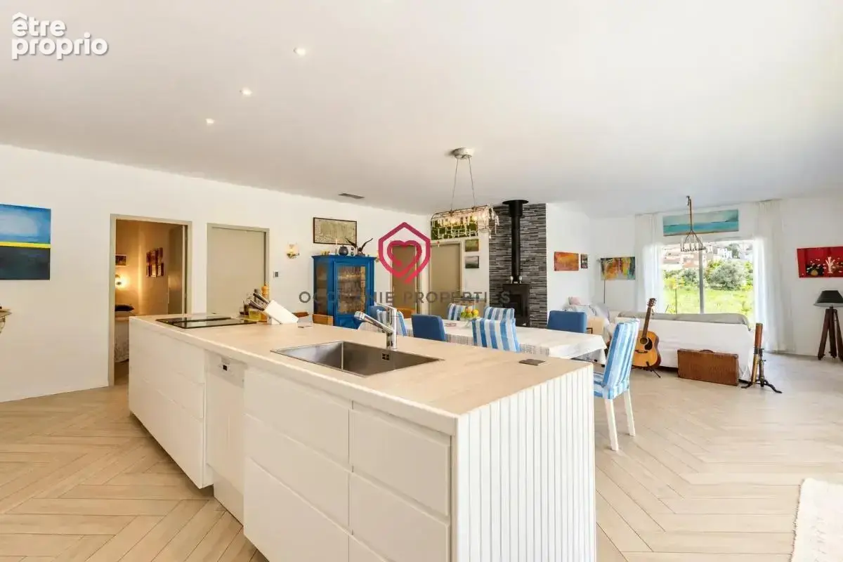 Villa récente de plain-pied avec piscine et vue sur Roquebrun - photo 11