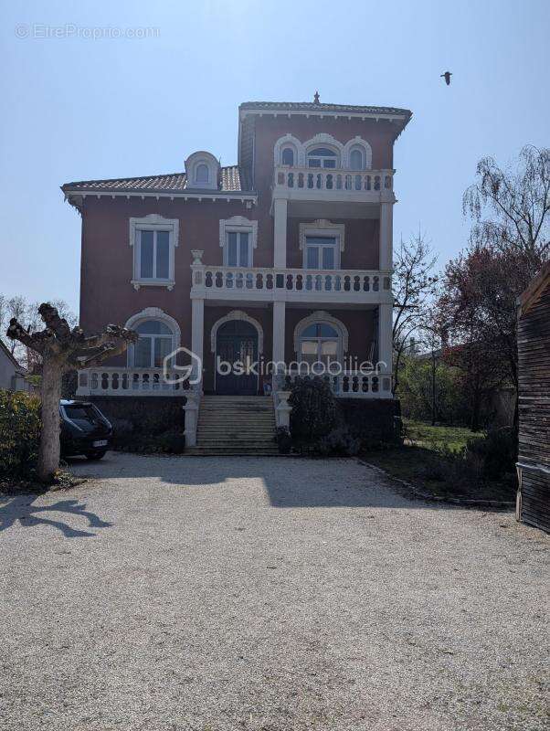 Maison à MONTROND-LES-BAINS