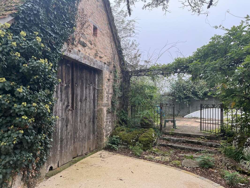 Accès Piscine - Maison à LIVERNON