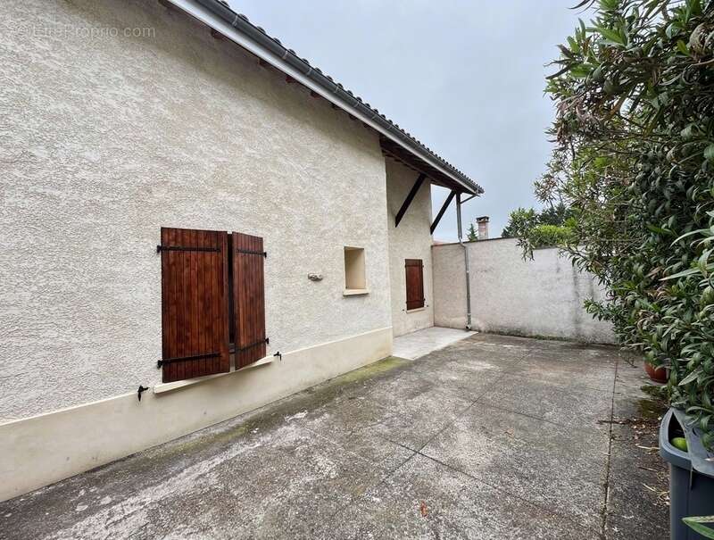 Maison à SAINT-SULPICE-DE-POMMIERS