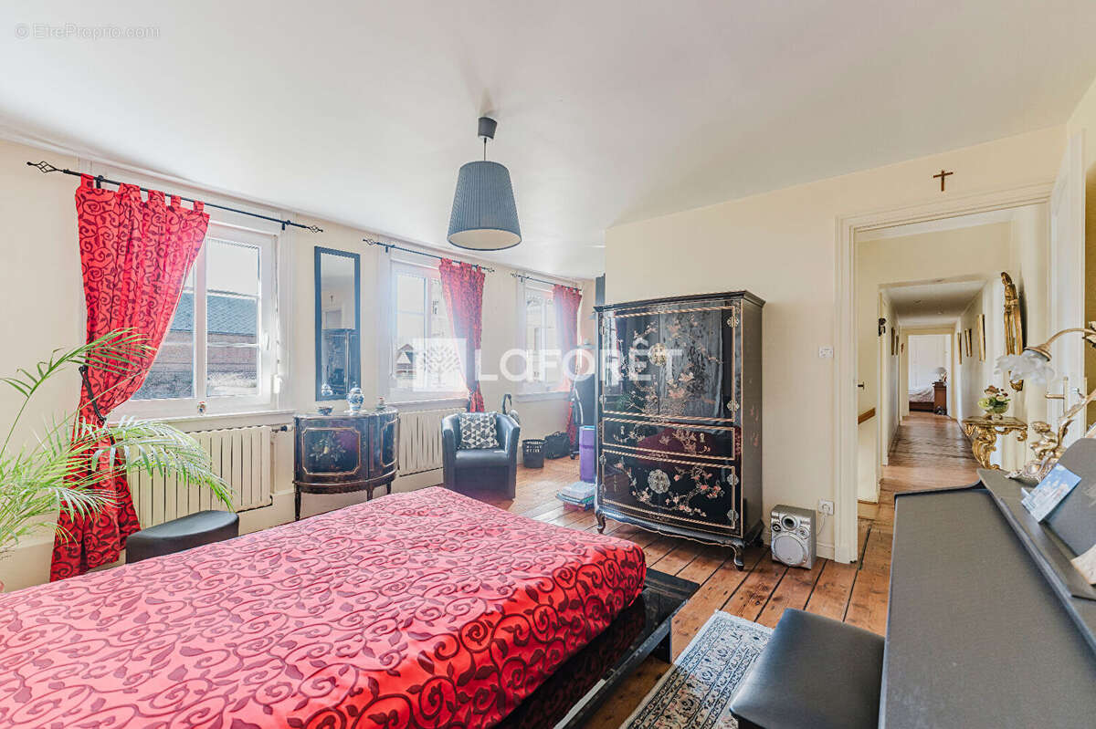 Propriété de 200 m² sur une parcelle de 3000 m² à 5 minutes du Centre Hospitalier - photo 4