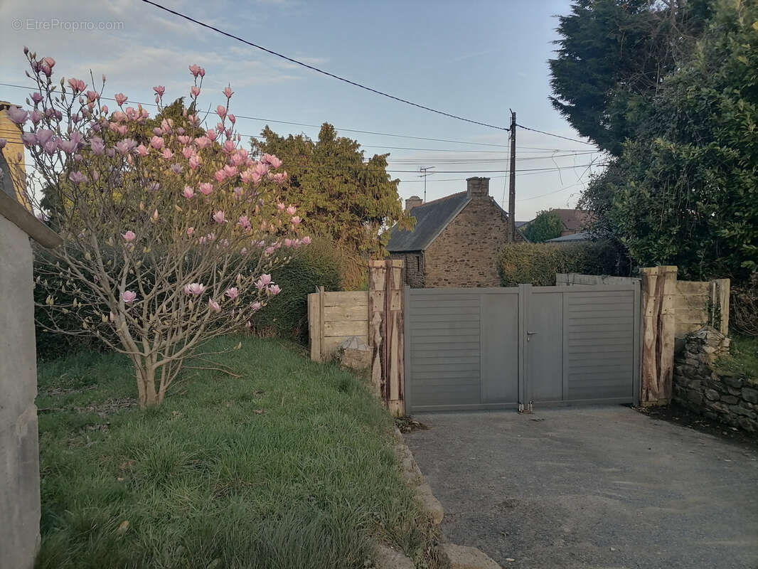 Maison à PLOUGUIEL