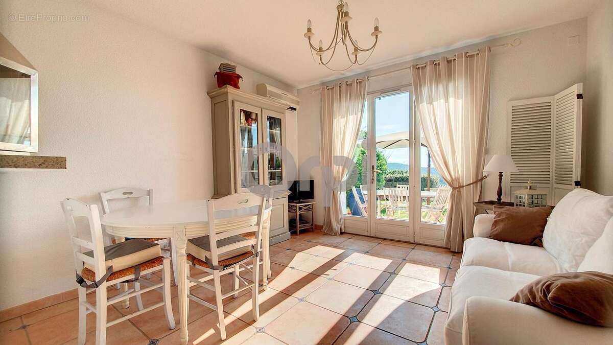 Maison à ROQUEBRUNE-SUR-ARGENS