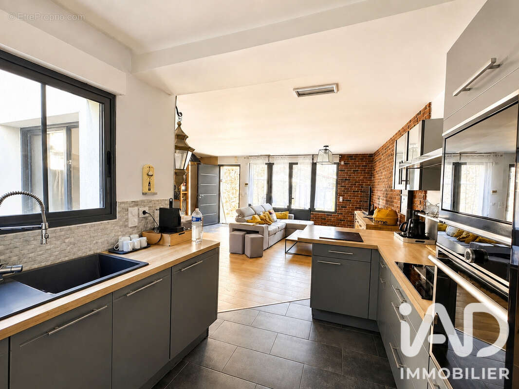 Maison 168 m² à Angoulins  - photo 5