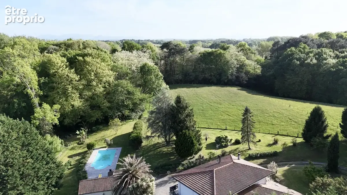 Propriété avec 3 logements, 7 hectares agricoles, piscine et dépendances à Saint-Martin-de-Seignanx  223 m²  À 15 min de Bayon - photo 4