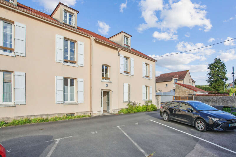 Appartement à MORIGNY-CHAMPIGNY