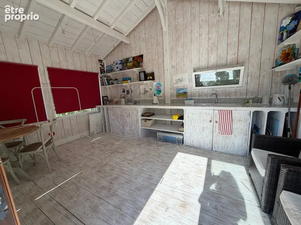 Spacieuse maison de caractère avec piscine chauffée, magnifique parc, 5 chambres et 4 salles de bains. - photo 22