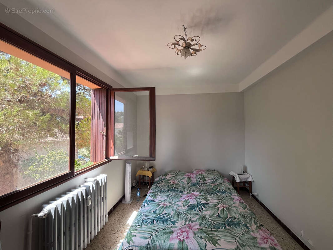 Appartement t3/t4 lumineux dans residence securisee avec vue degagee terrasse et cave la seyne sur mer - photo 6