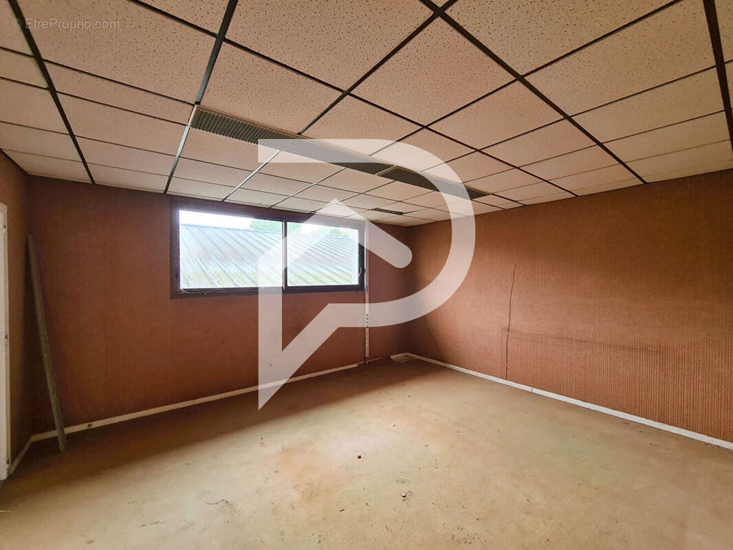 Local commercial à aménager centre Orthez 340 m² - photo 9