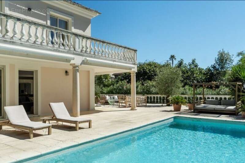 Maison à LA ROQUETTE-SUR-SIAGNE