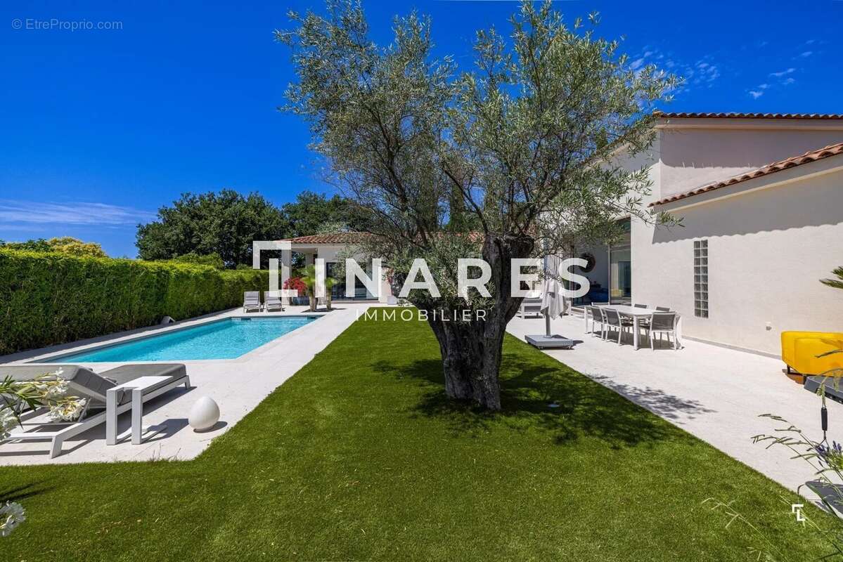 LIGNES D'EXCEPTION - Villa Plain Pied T5 de 172m2 - Piscine sel chauffée -  Terrain 1400m2 - 13011 Marseille - photo 11