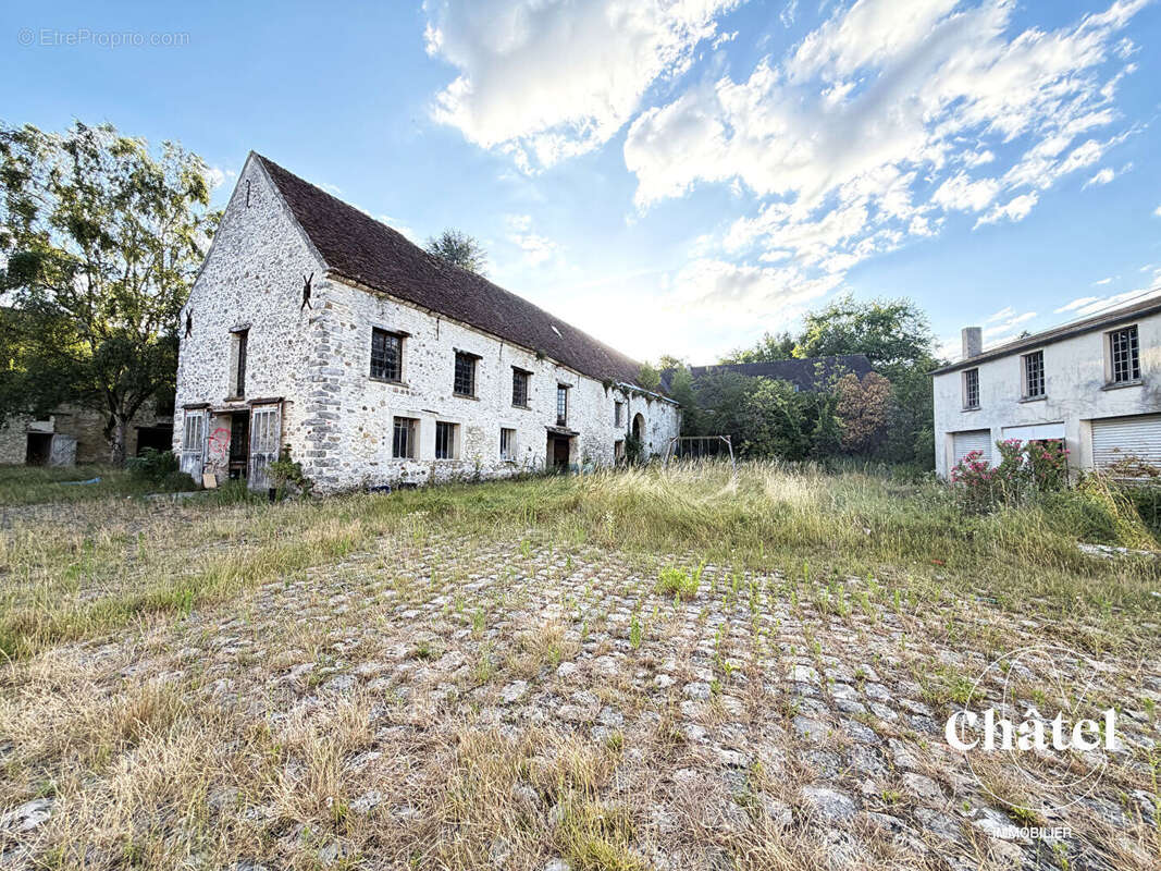 Proche Nanteuil le Haudouin - Ensemble immobilier et dépendances - Travaux - photo 7