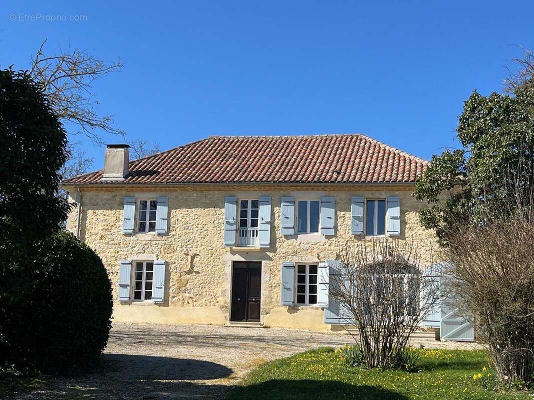 facade 2 - Maison à VIC-FEZENSAC