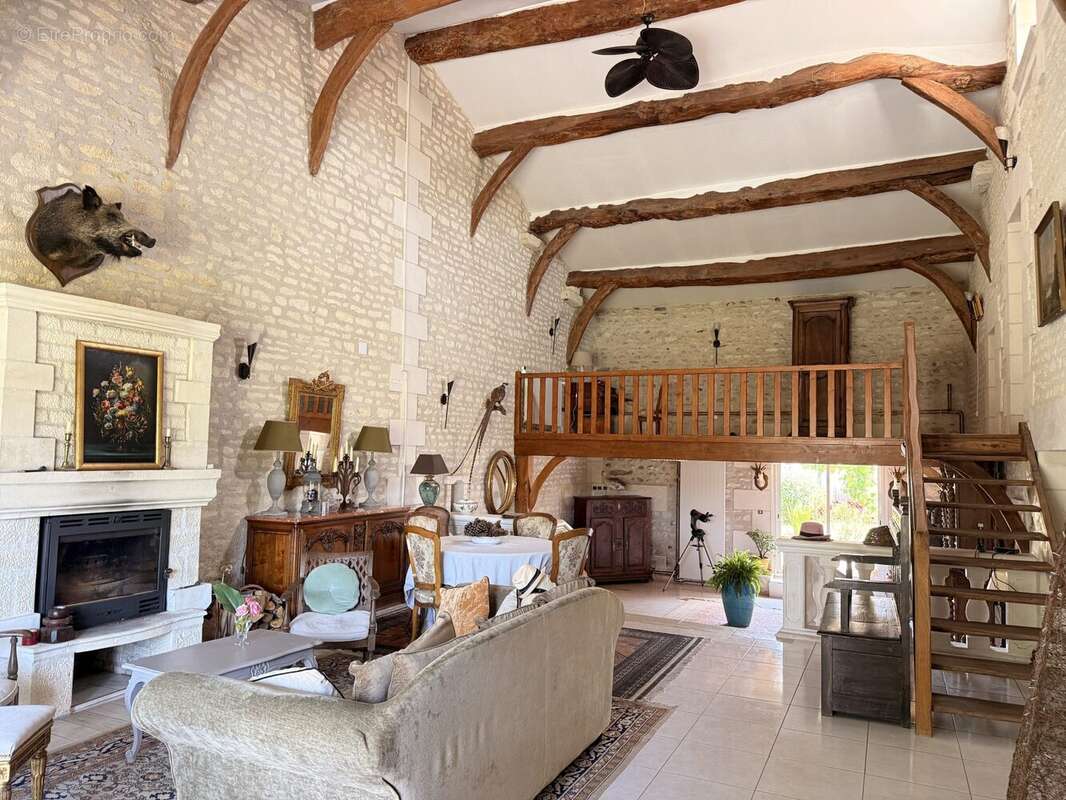 Maison 275 m² à Cozes  - photo 3