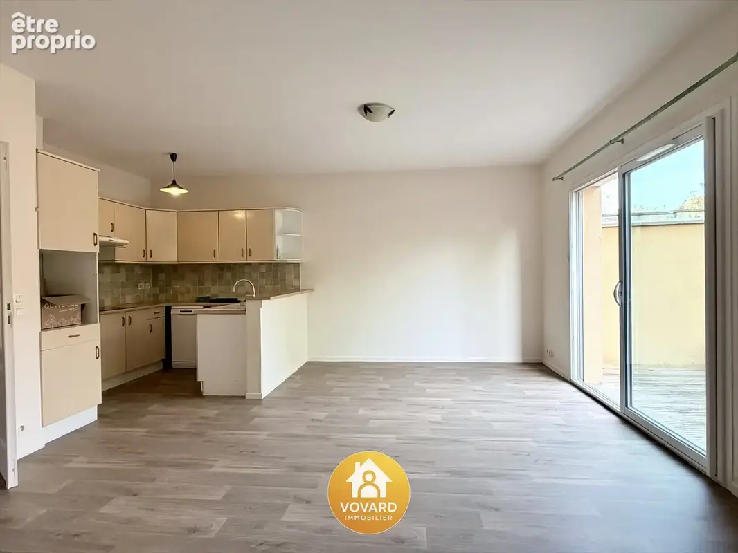 Appartement F3 en Rez de jardin - en plein centre ville - - photo 2