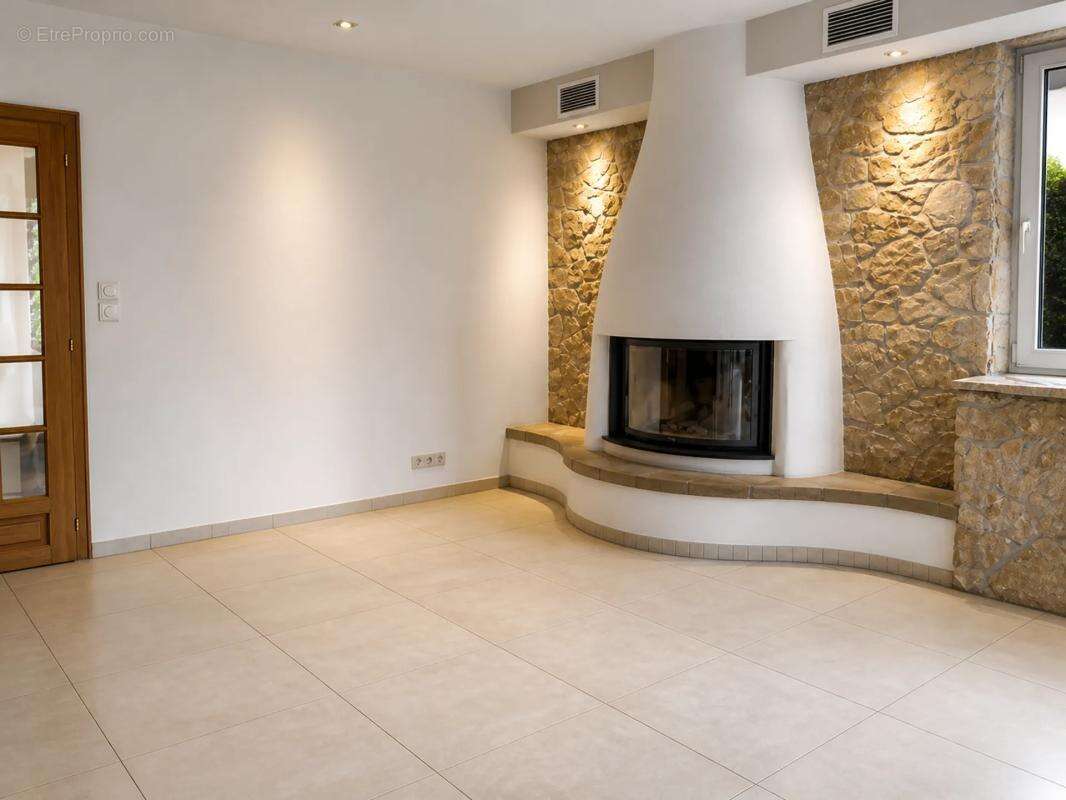Maison de 11 pièces de 300 m² à Steinbach - photo 3