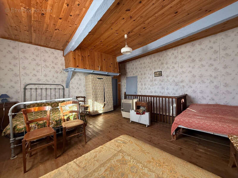Dpt Hautes Pyrénées (65), à vendre SADOURNIN corps de ferme avec maison T6 de 125m² + grandes dépendances attenantes sur 8280 m² - photo 8