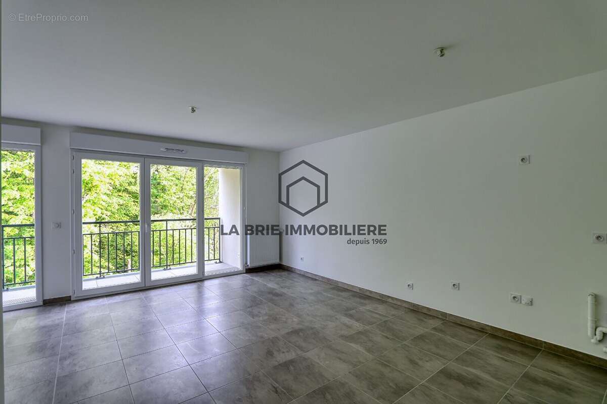Appartement 66 m² à Emerainville  - photo 2