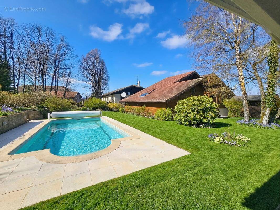 Maison à LA ROCHE-SUR-FORON