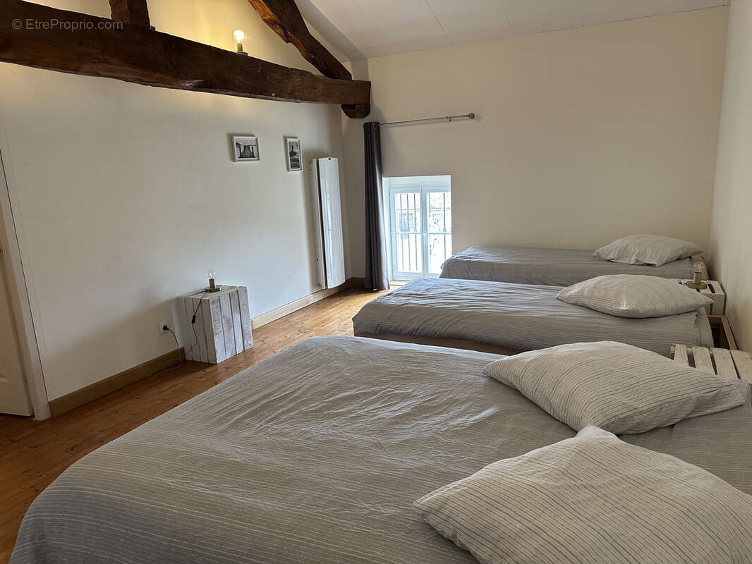 Propriété de caractère rénovée avec dépendances rénovées , Sigogne. - photo 25