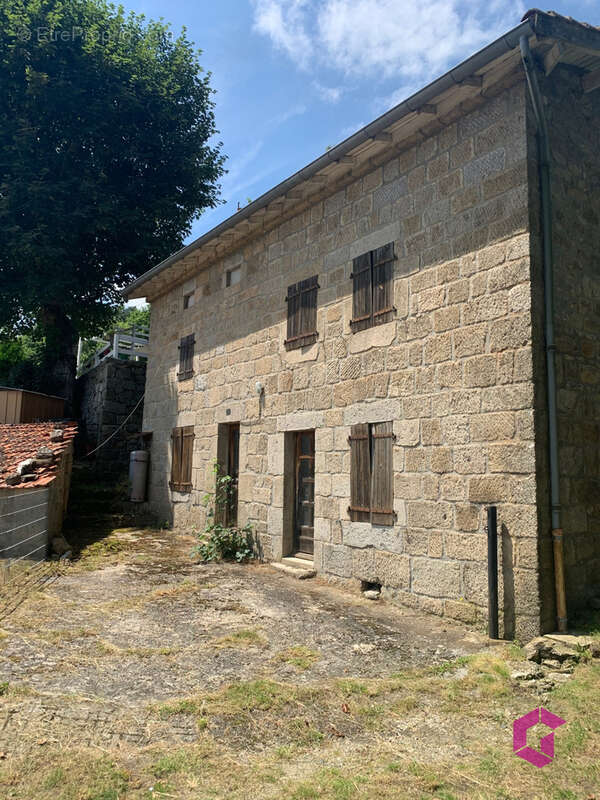EXCLUSIVITE GTI IMMOBILIER ! Belle bâtisse en pierre avec terrain et dépendance. - photo 5