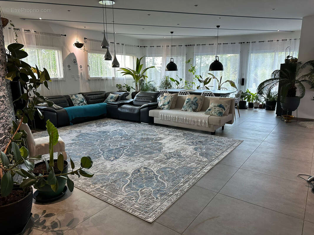 Maison d'architecte 8 pieces - 310m2 - piscine - grand terrain de 2330m2 - garage 62m2 - photo 4