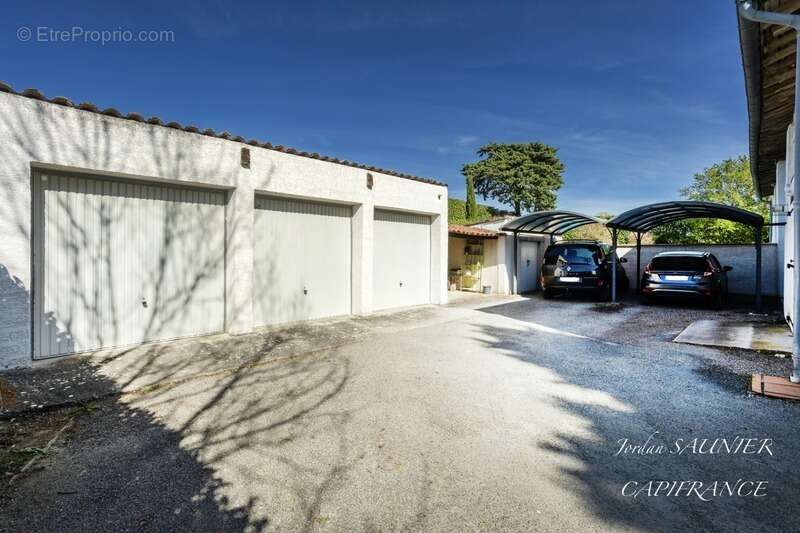 Dpt Tarn (81), à vendre Puylaurens maison P7 de 320 m² - Terrain de 3000 m² - photo 30