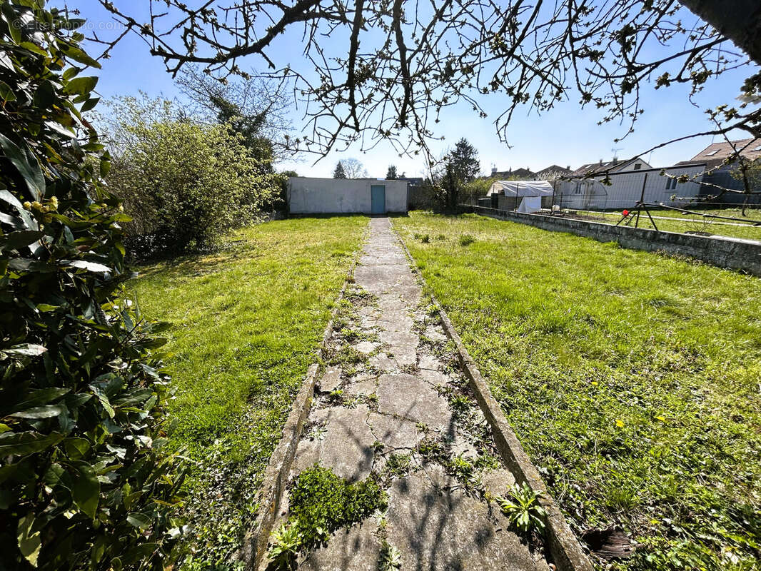Maison à LES AGEUX