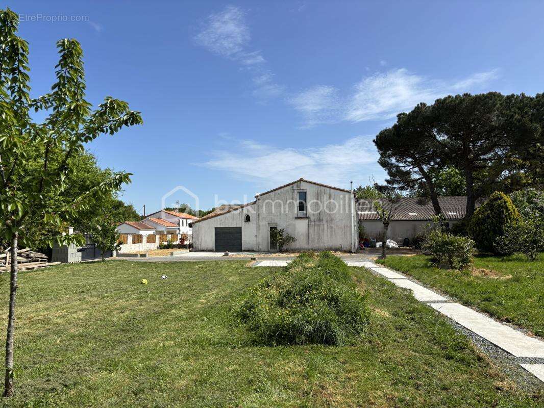 Maison à MONTAIGU