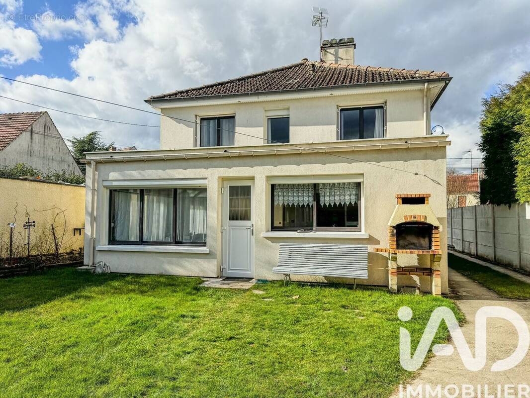 Photo 1 - Maison à VILLENEUVE-LE-COMTE