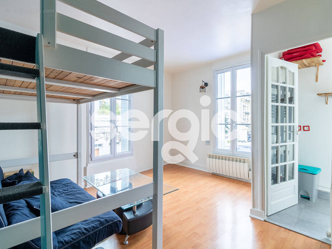 Appartement à COURBEVOIE