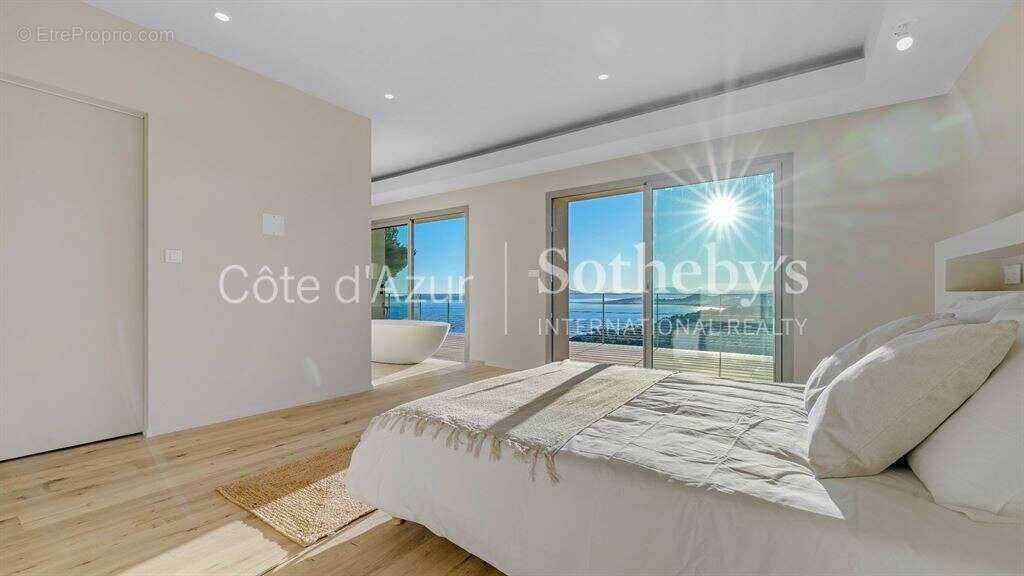 Maison à LES ISSAMBRES