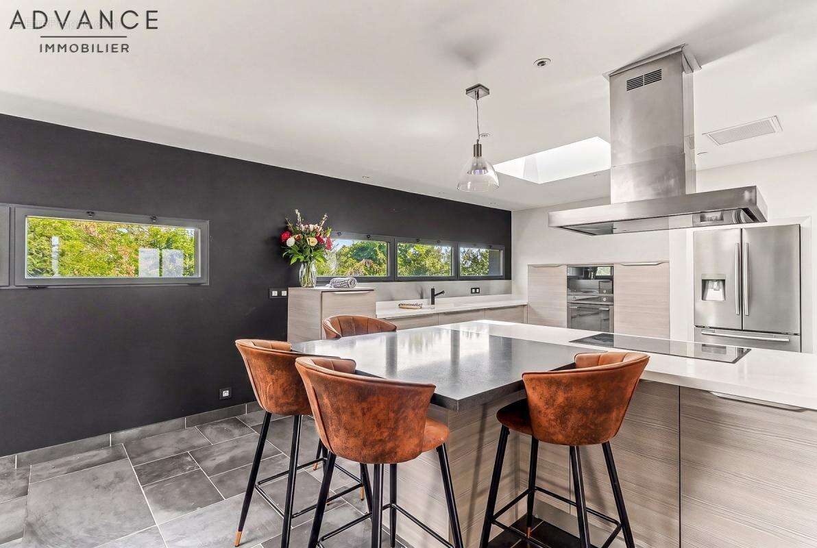LA TERRASSE - Maison familiale rénovée avec piscine & garage - photo 3