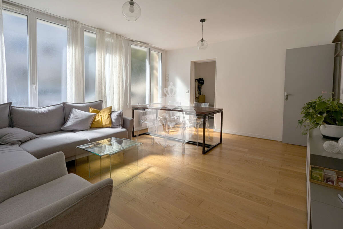 Appartement à SAINT-MAUR-DES-FOSSES