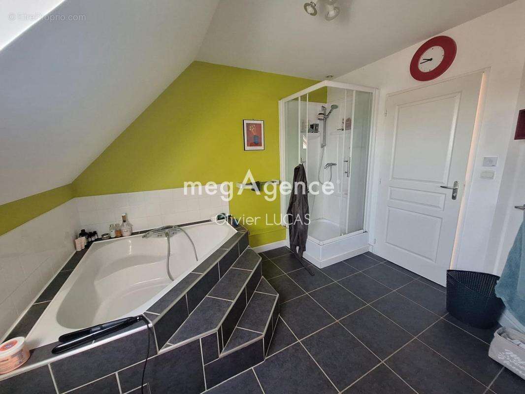 Maison à ILLEVILLE-SUR-MONTFORT